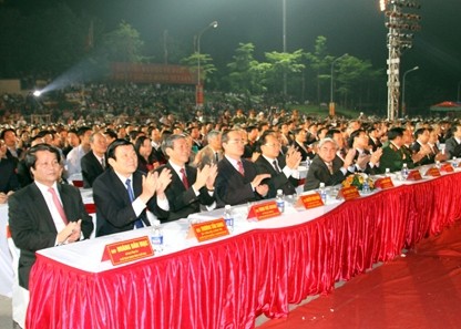 ประธานประเทศTrương Tấn Sangเข้าร่วมพิธีเปิดเทศกาลวิหารบรรพกษัตริย์Hùngปี๒๐๑๓ - ảnh 2